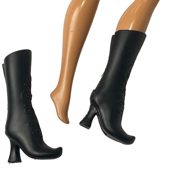 Disney Frozen Anna Black Barbie Doll Boots With Heels & Swirl Pattern - Fashion - Picture 2 of 9